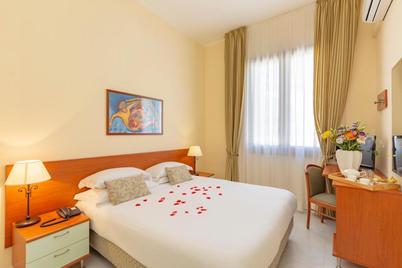 Standard Double Room,1002872673:JPEG