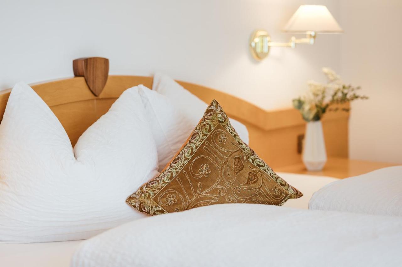 Suite,1090205829:JPEG