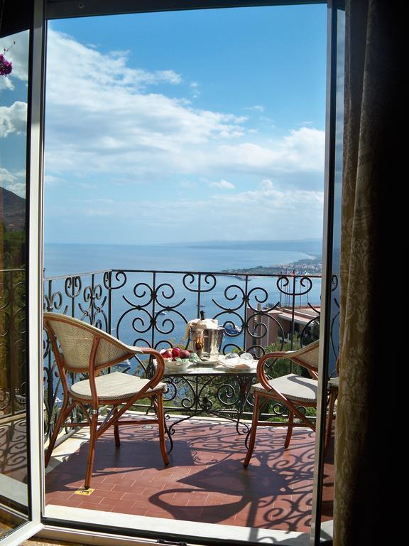 Camera Tripla con Vista Mare