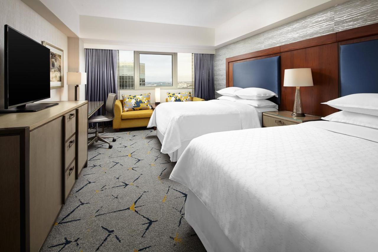 Concierge level, Guest room, 2 Queen,1542389830:JPEG