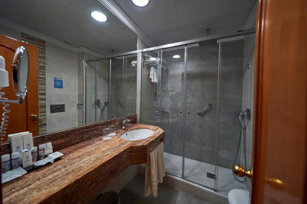 Camera Doppia con Letti Singoli con Letto Supplementare, Vista Mare e Balcone