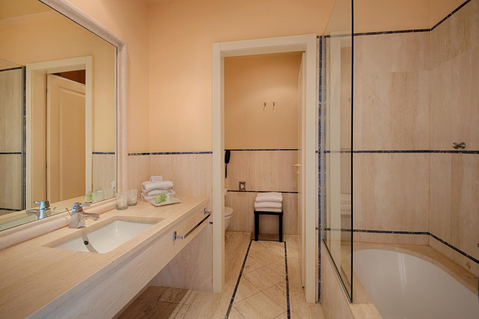 Junior Suite King/Doppia con Letti Singoli con Vista Mare