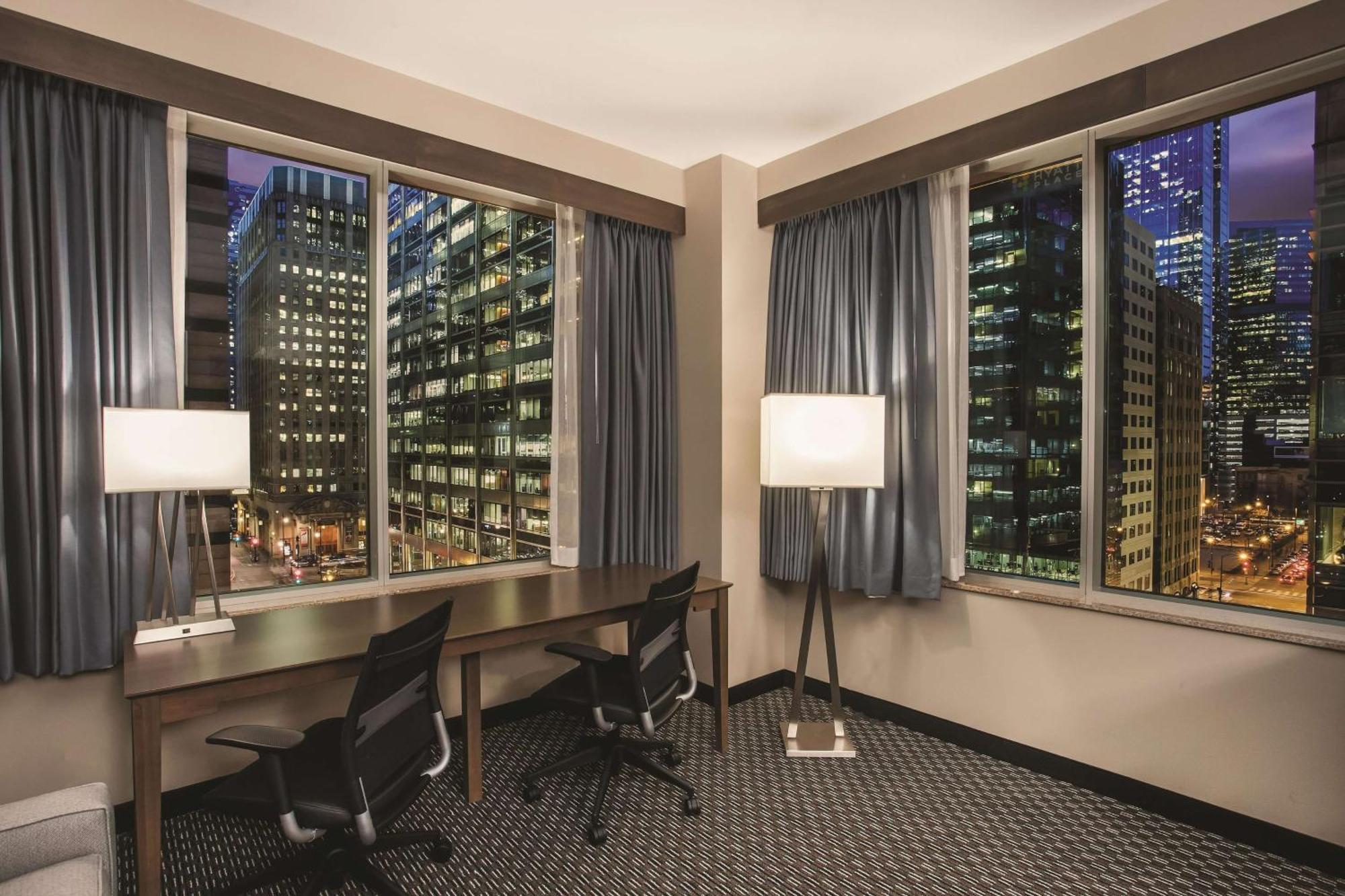 Suite King Angolare con Divano Letto e Vista Panoramica sulla Città - Non Fumatori