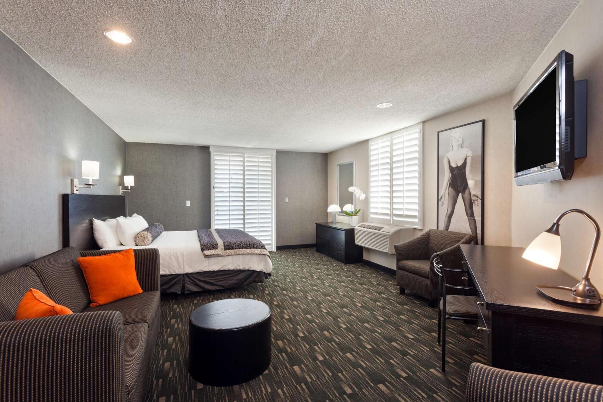 King Room Mobility or Hearing Impaired Access Non-Smoking