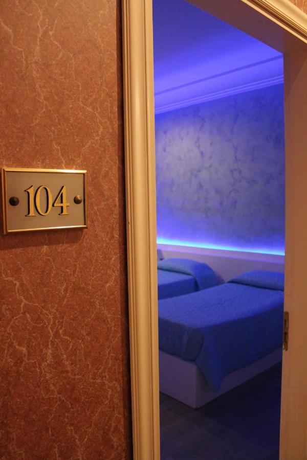 Twin Room,1301647447:JPEG