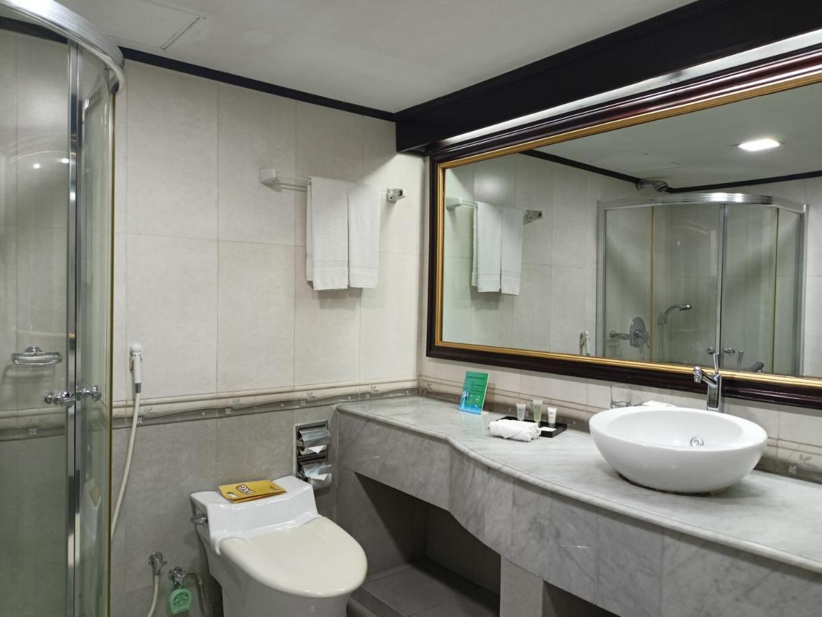 Crown Suite,1305414814:JPEG