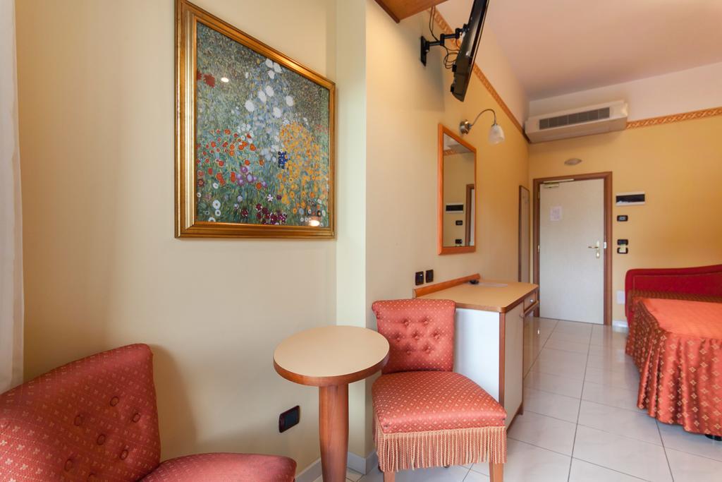 Double or Twin Room,140997783:JPEG