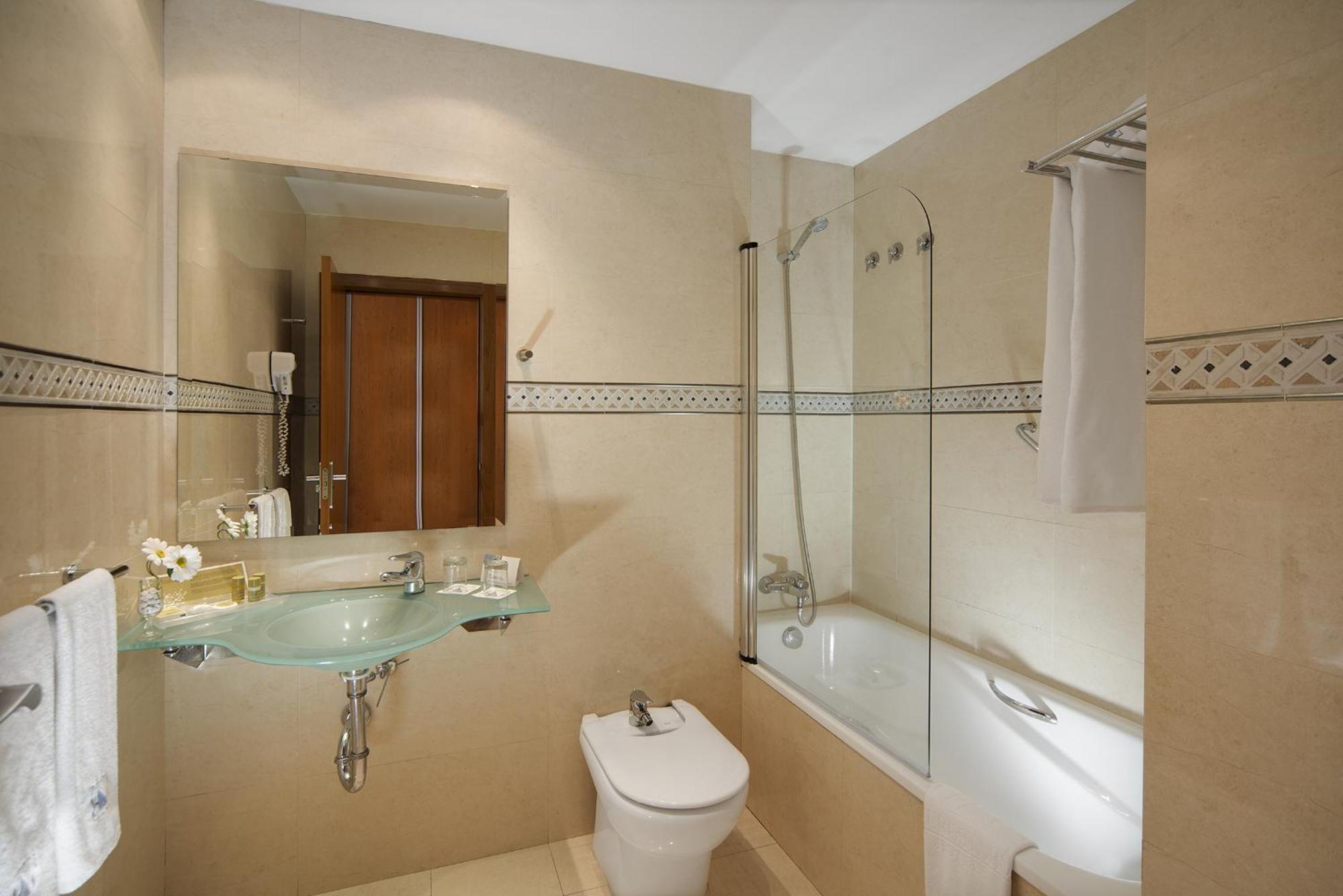 Camera Tripla