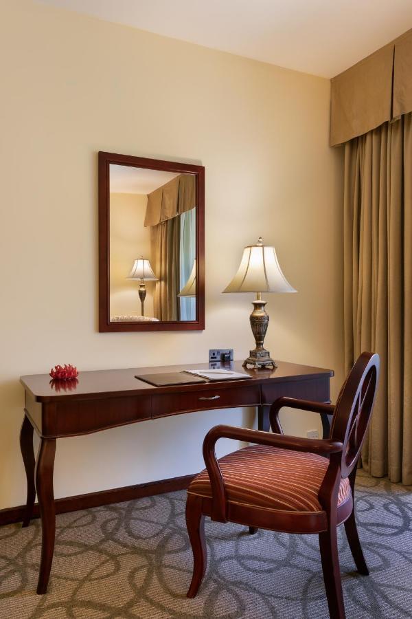 Suite Deluxe con Vista Mare Parziale