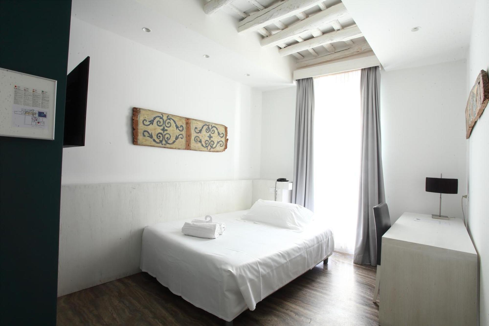 Small Double Room,1536932236:JPEG
