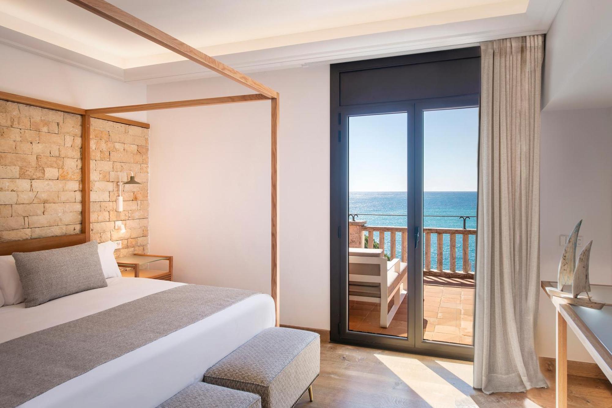 Sea Front Panoramic Suite