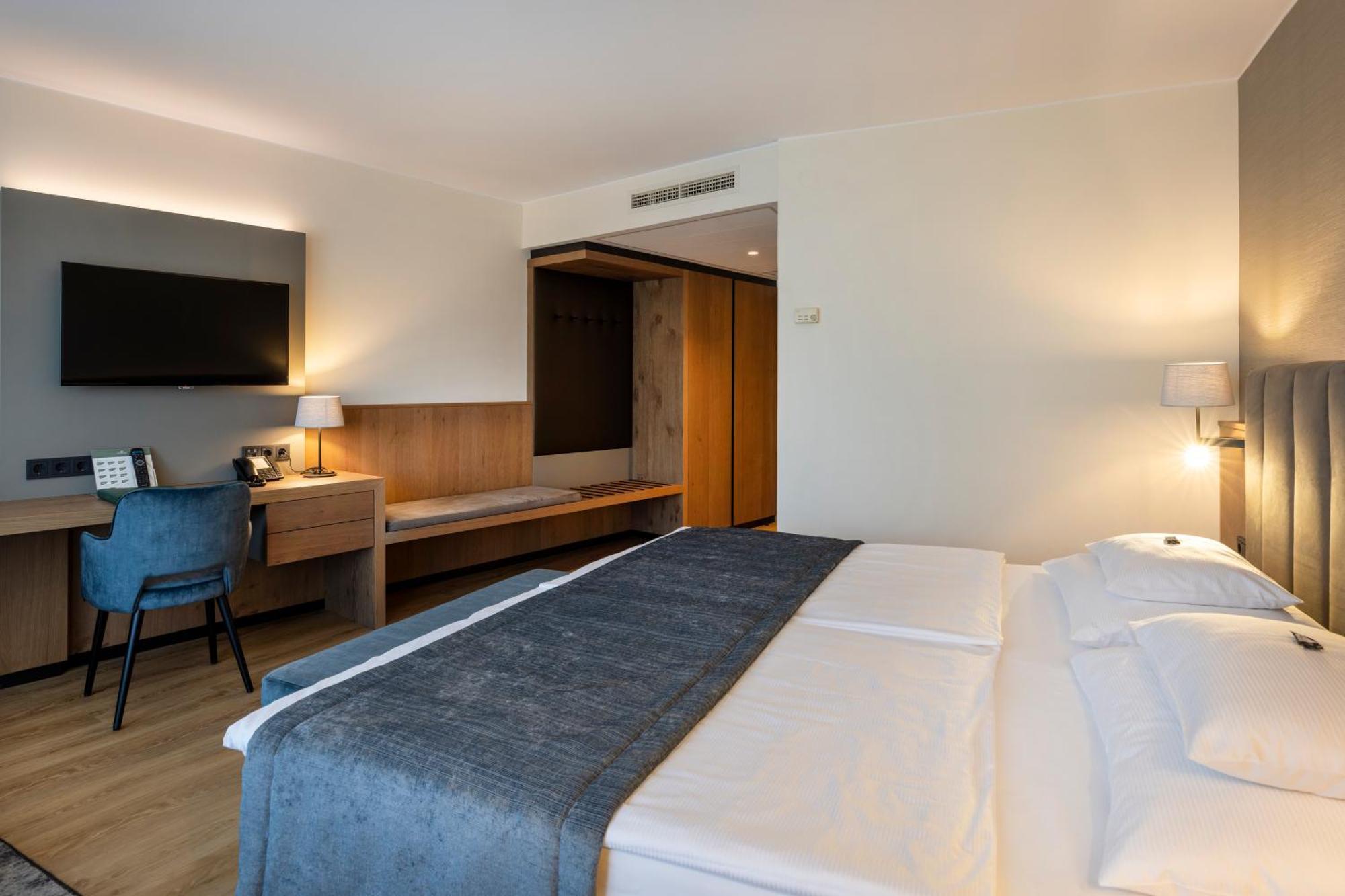Superior Double Room,1596031259:JPEG