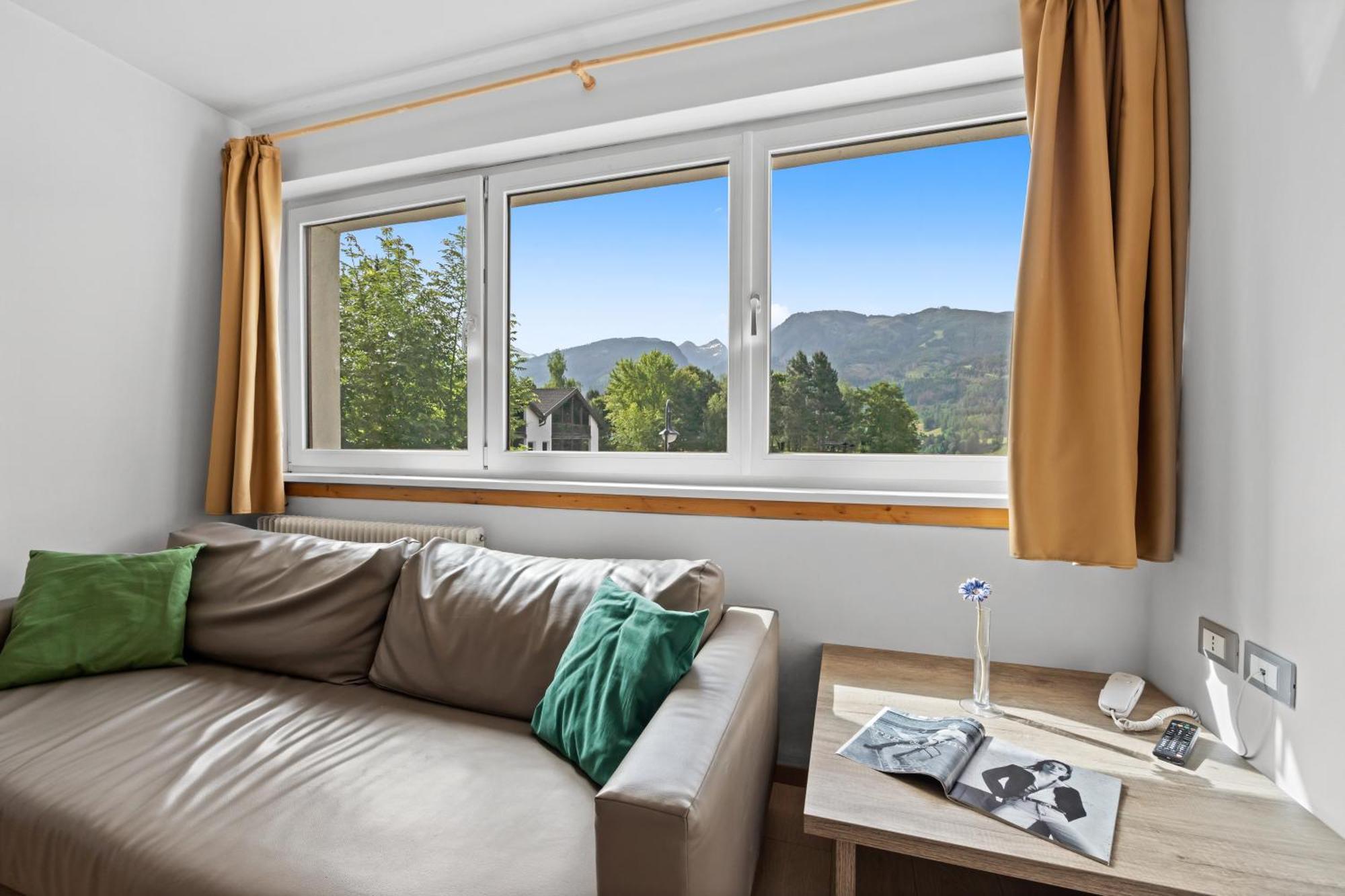 Superior Three-Bedroom Apartment (7 people),1598434921:JPEG
