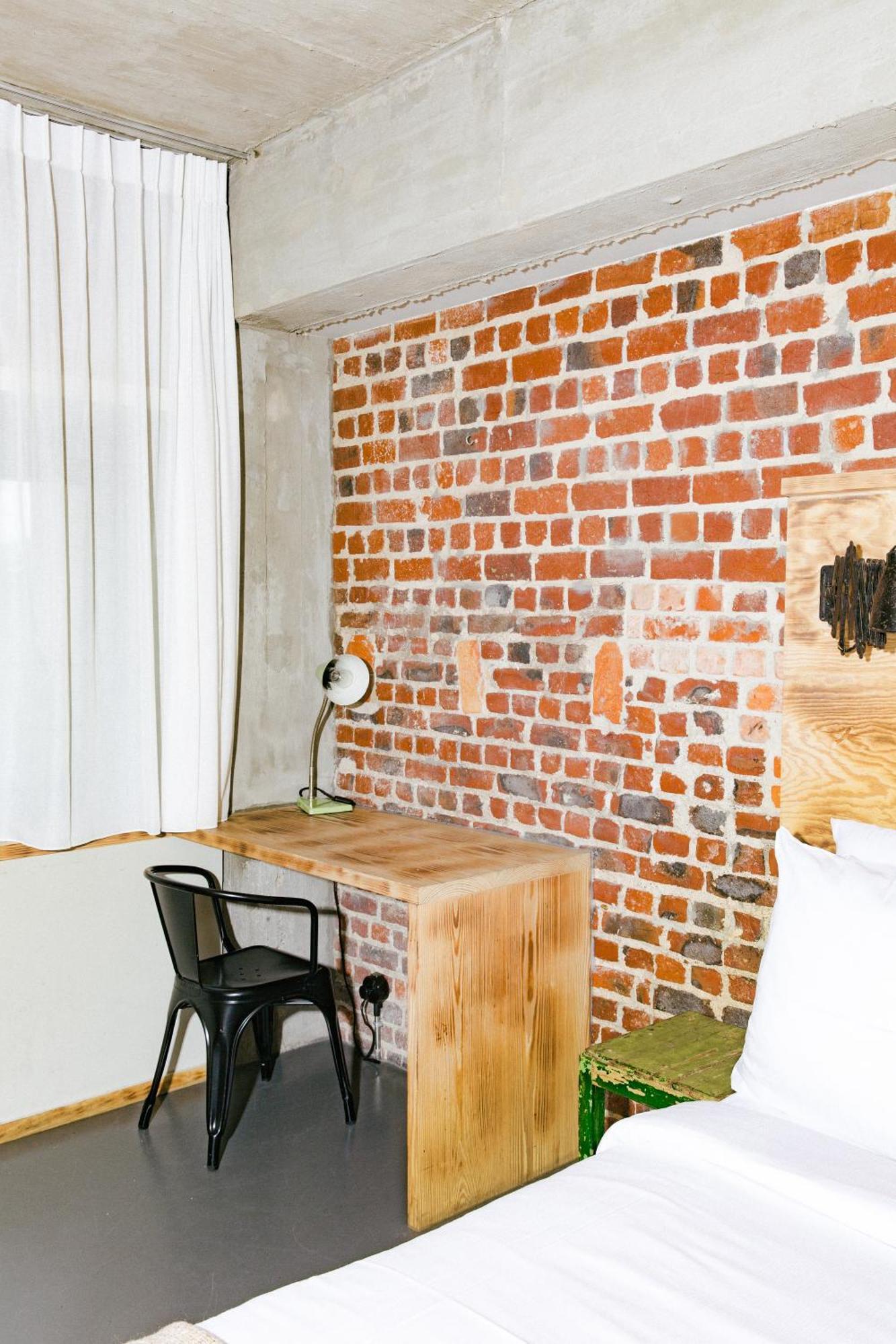 Family Room (6 Adults),1689867458:JPEG