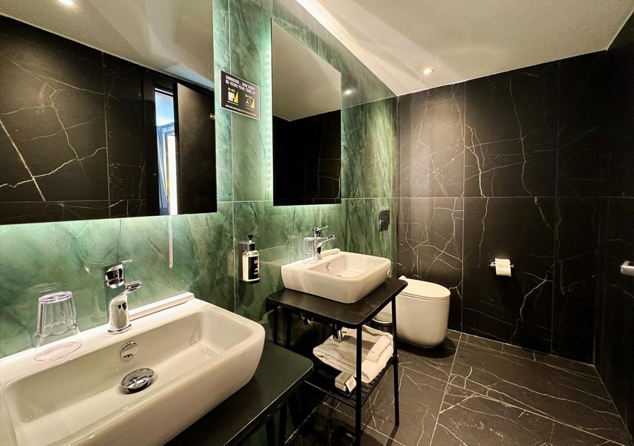 Deluxe Suite,1624395609:JPEG