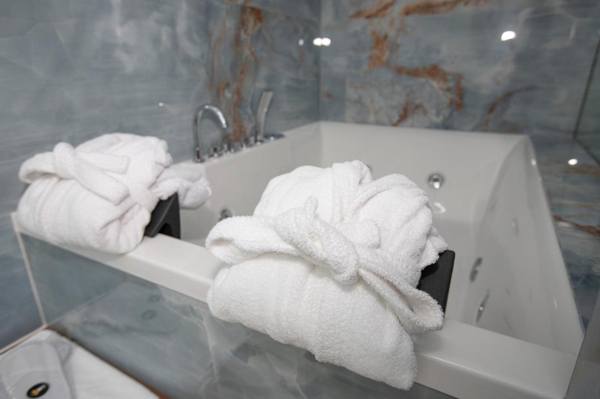 Double Room Spa Bath,1625243178:JPEG