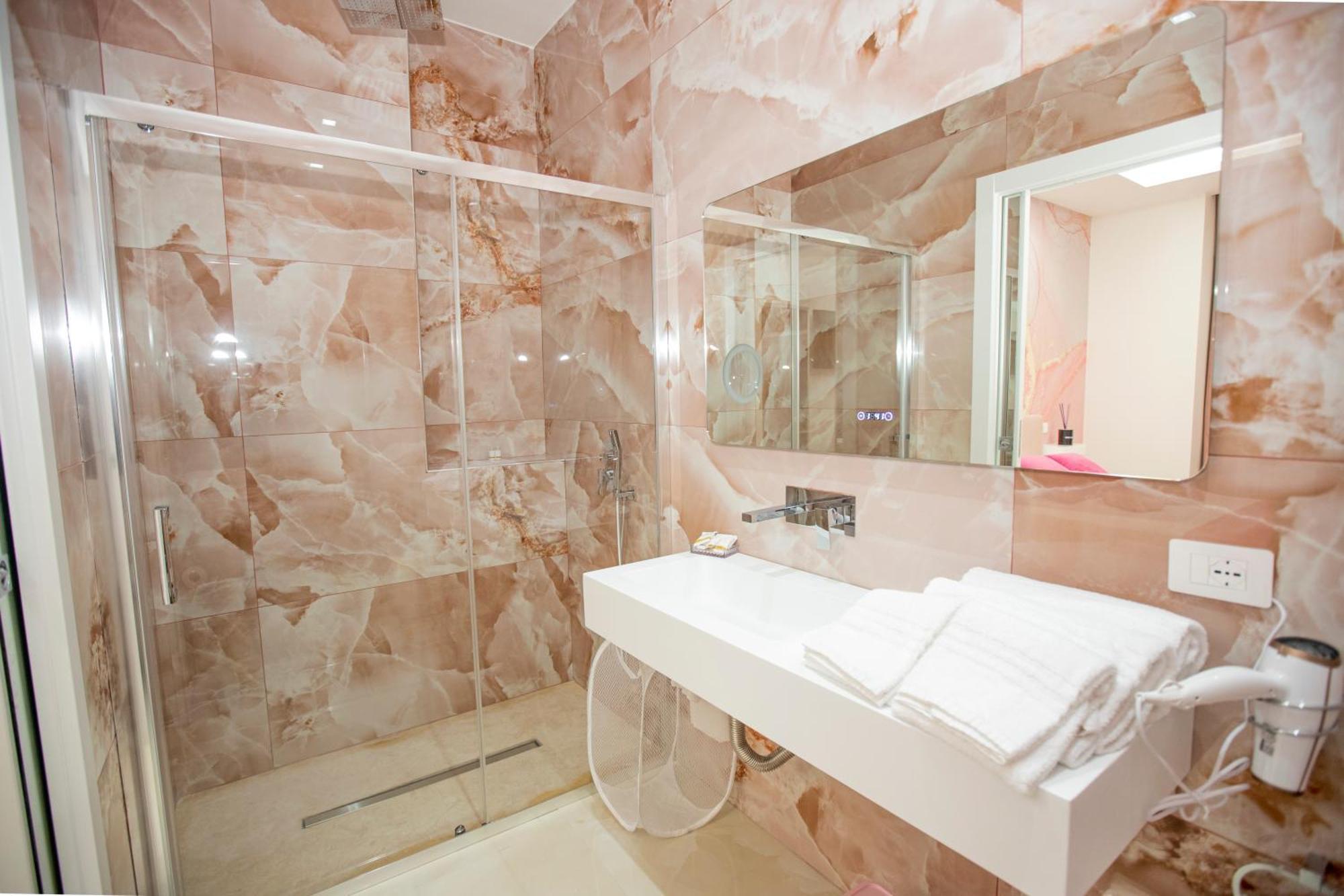 Double Room Private Bathroom,1625243201:JPEG