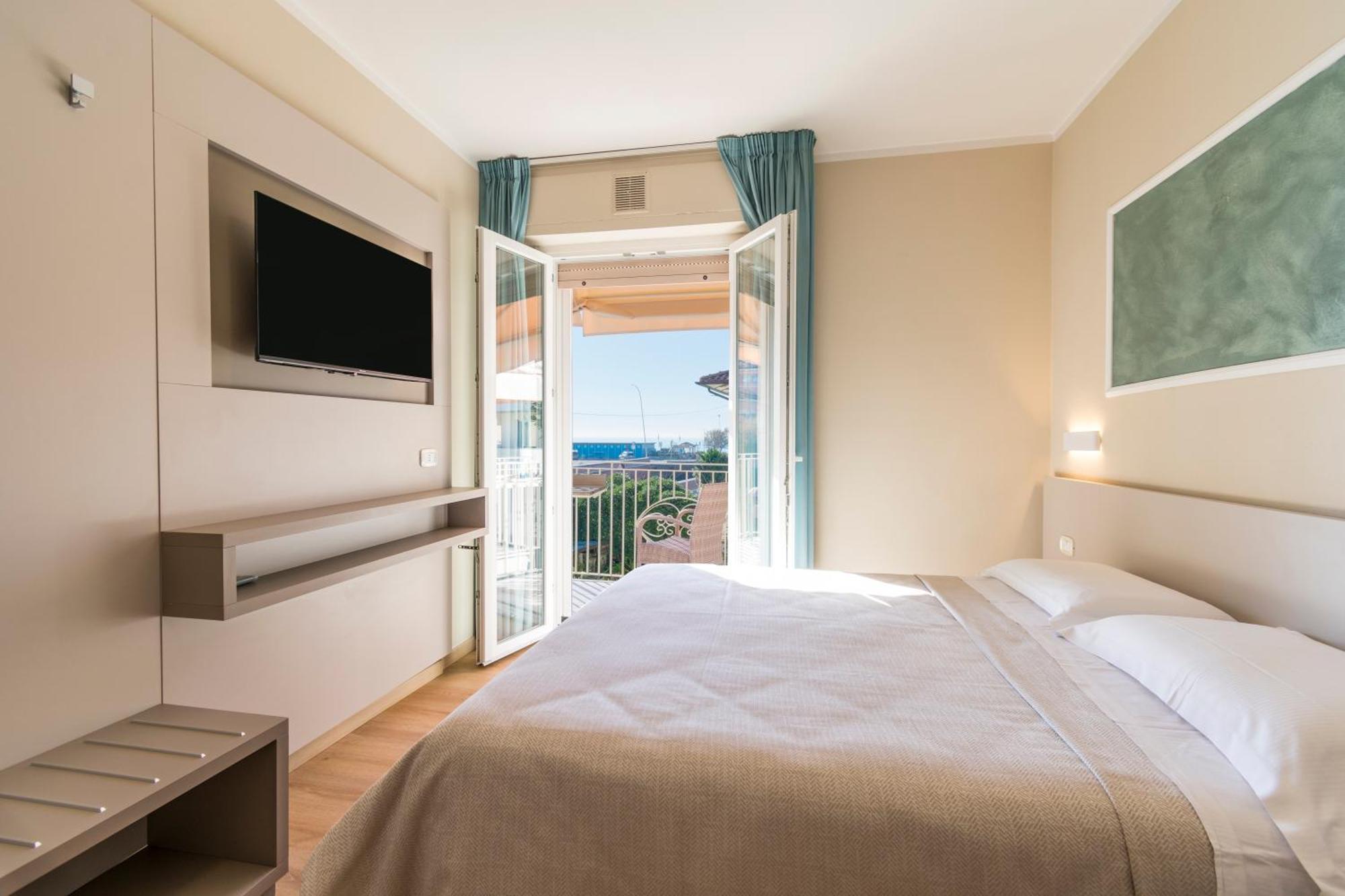 One-Bedroom Apartment Sea View