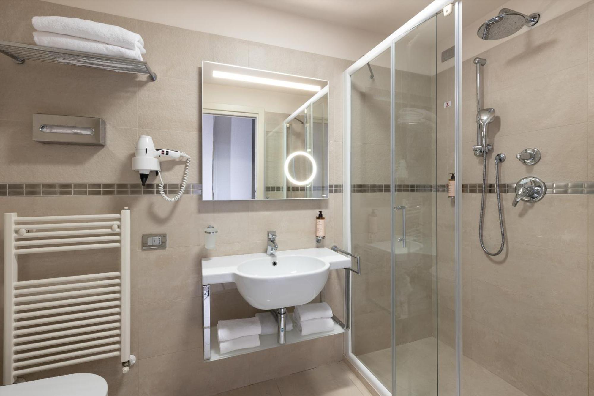 Classic Double Room with Balcony and Side Sea View,1667429364:JPEG