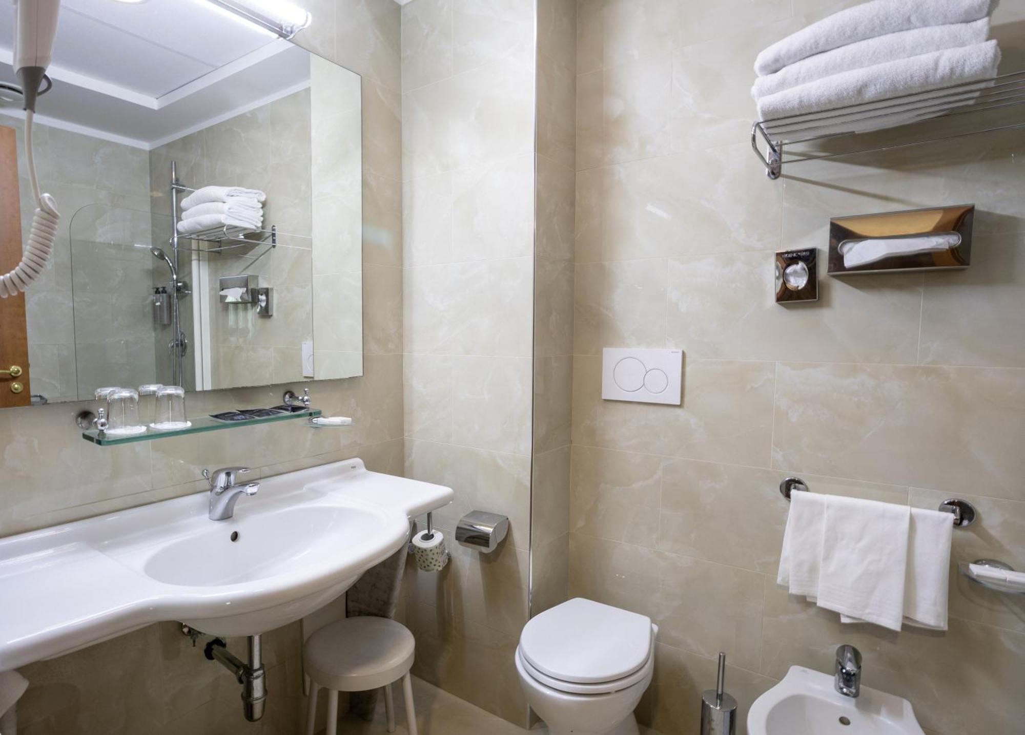 Classic Quadruple Room,1680577733:JPEG