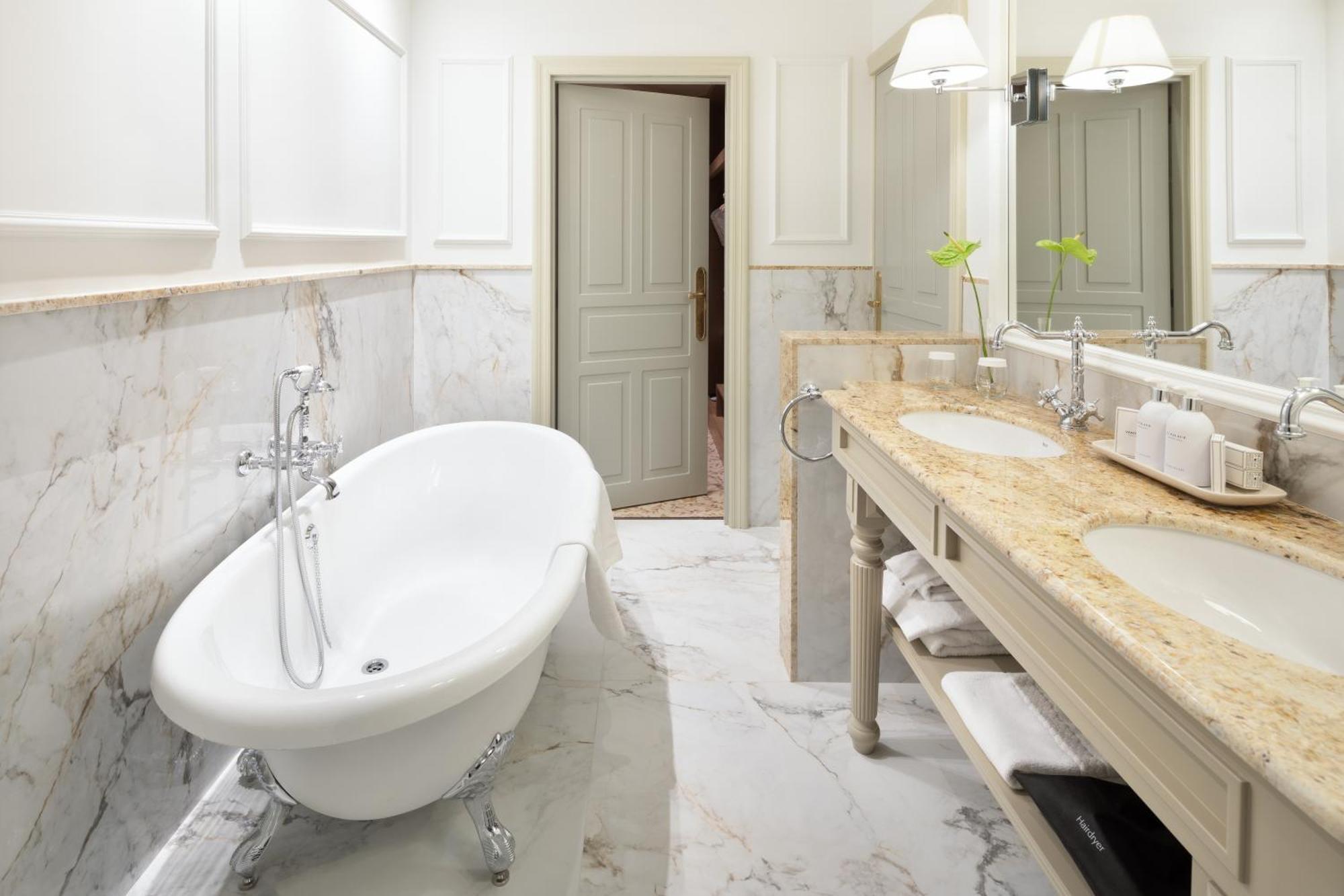 Junior Suite (1-2 Adults),1686423711:JPEG