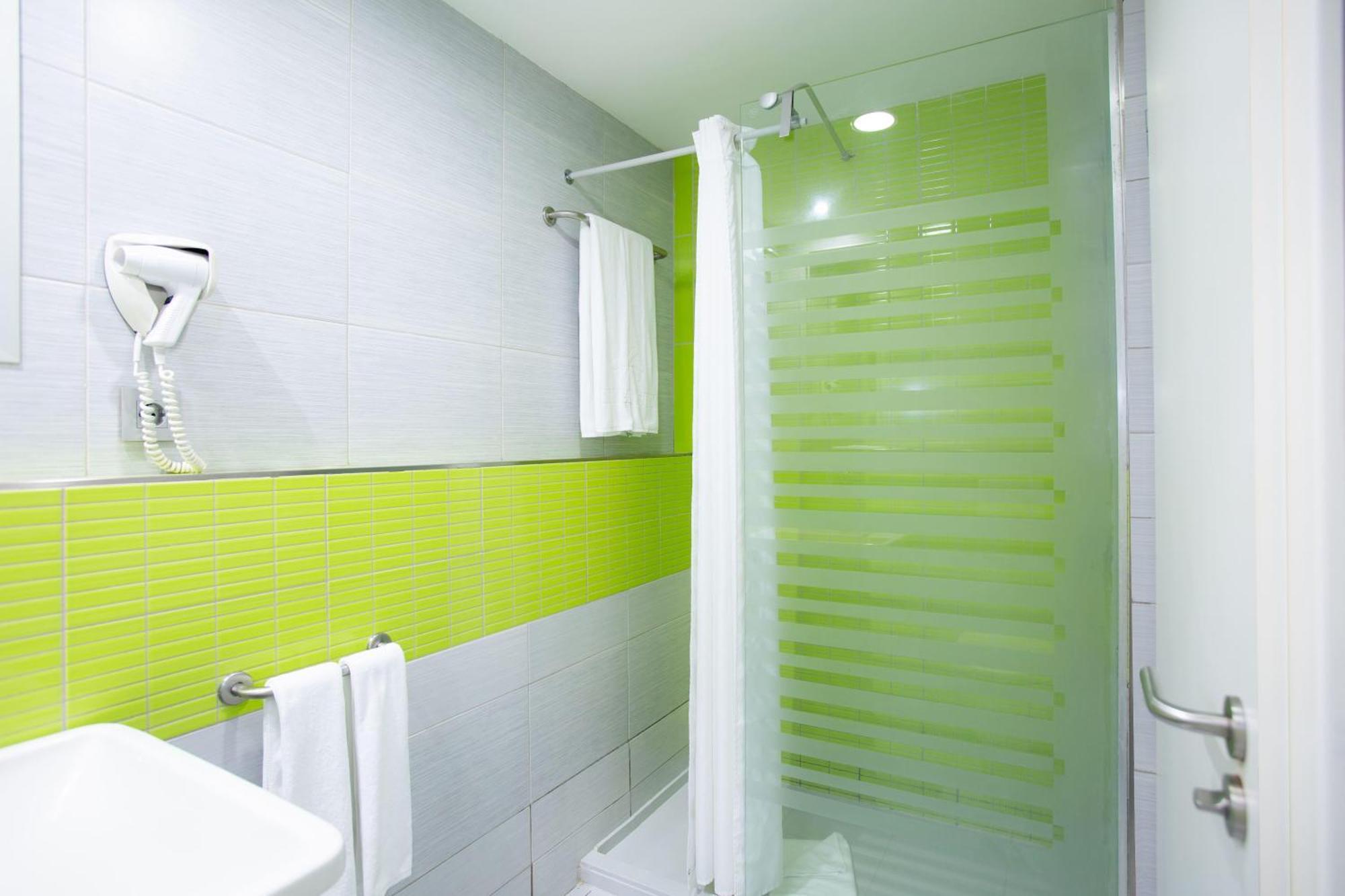 Classic One Bedroom Apartment with Balcony and Sea View,1691981784:JPEG