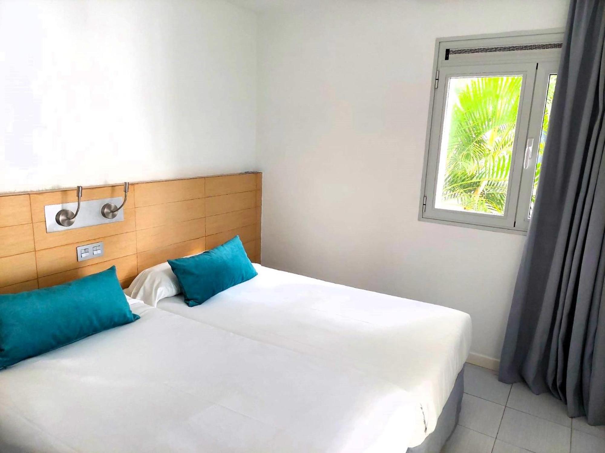 Classic One Bedroom Apartment Balcony Sea View Air Conditioning,1691981776:JPEG