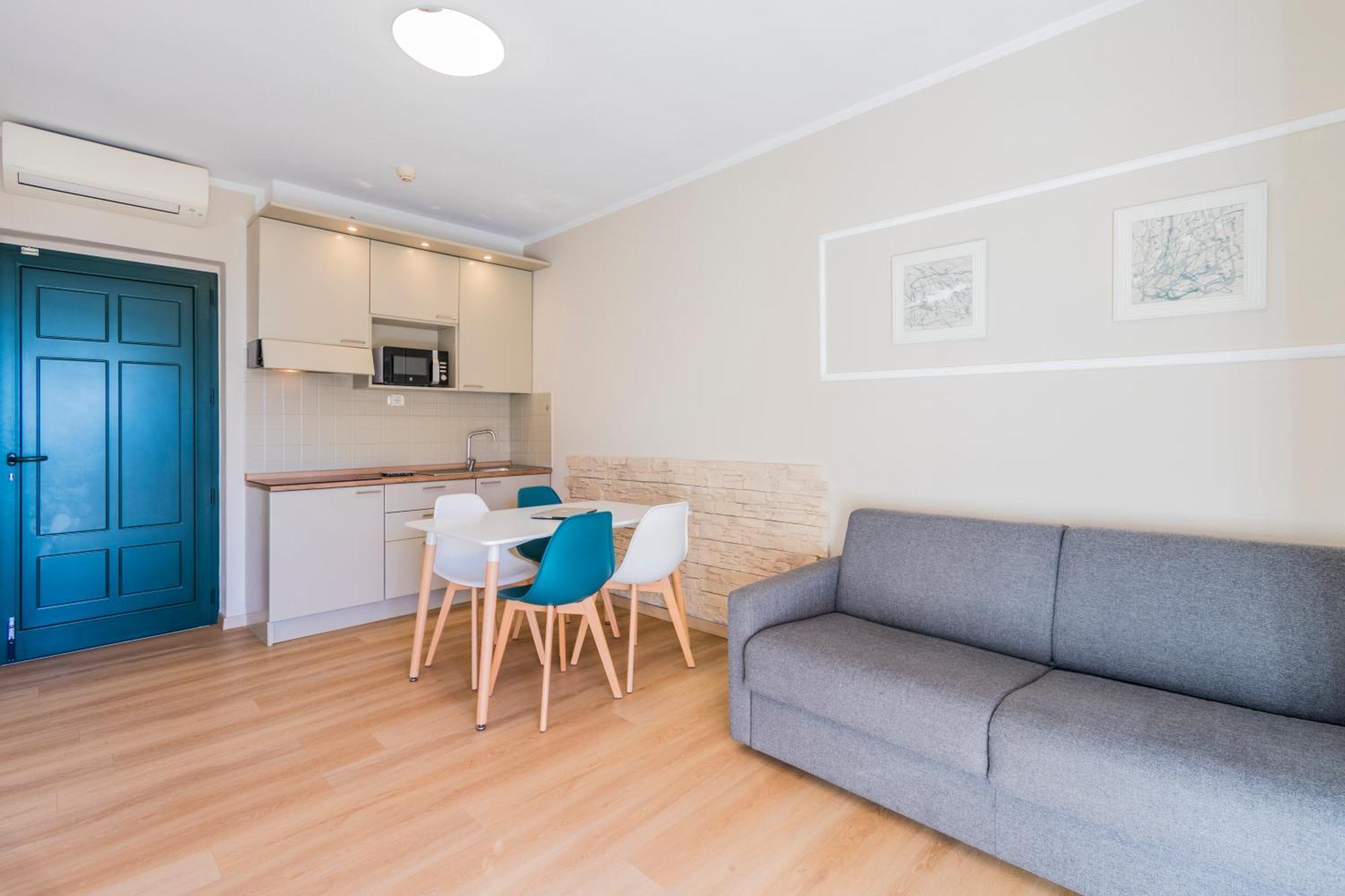 One-Bedroom Apartment Sea View