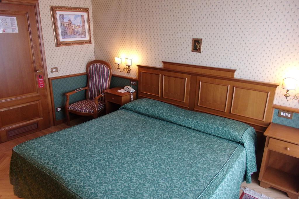 2 Camere Comunicanti