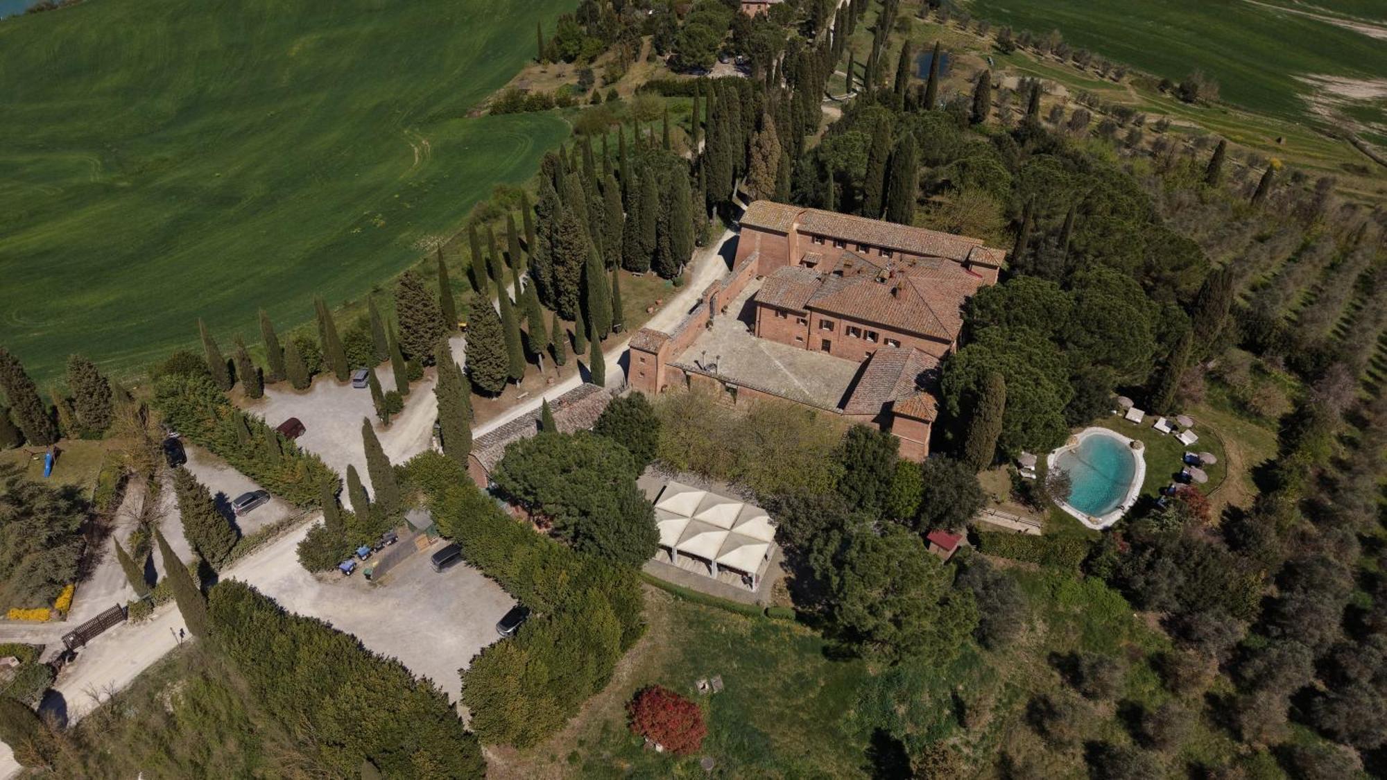Villa,1772887300:JPEG