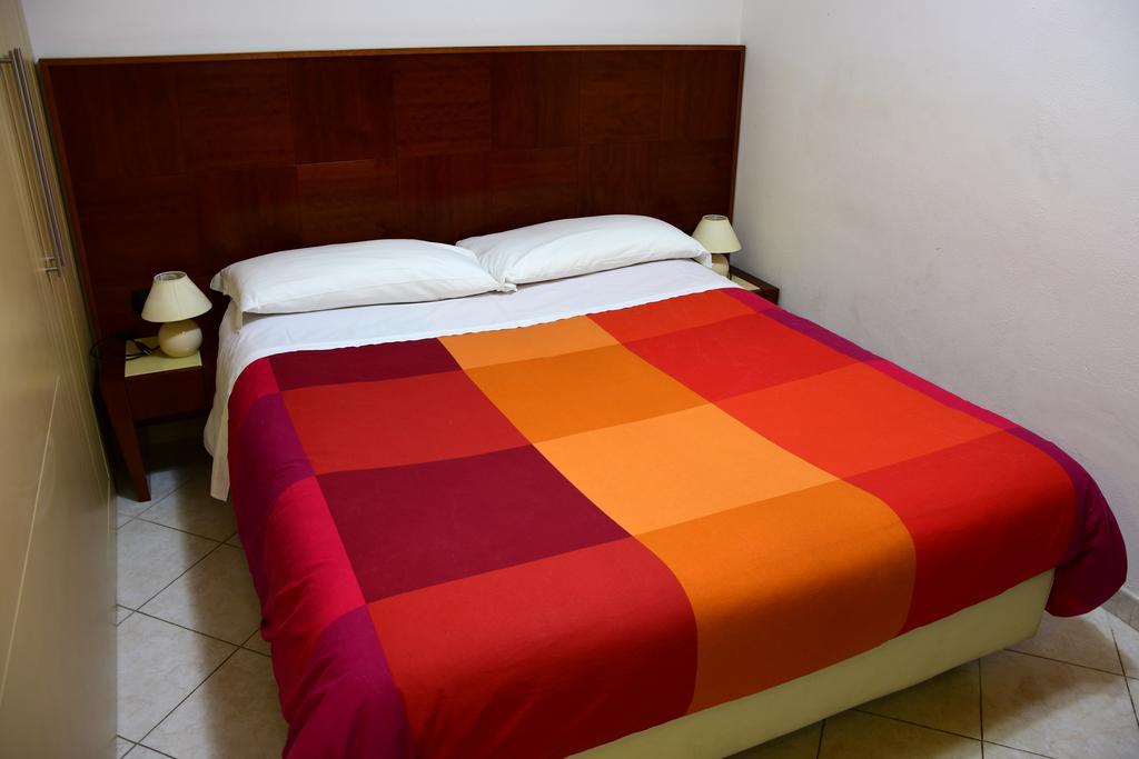 Studio (4 Adults),190262071:JPEG