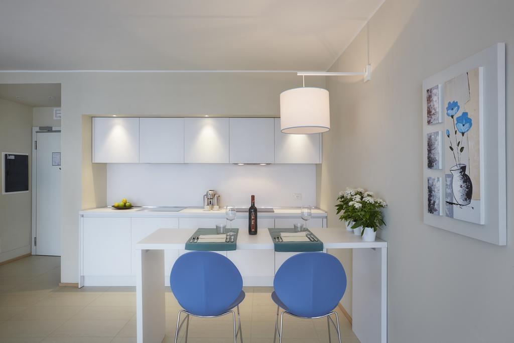 Suite,927951439:JPEG