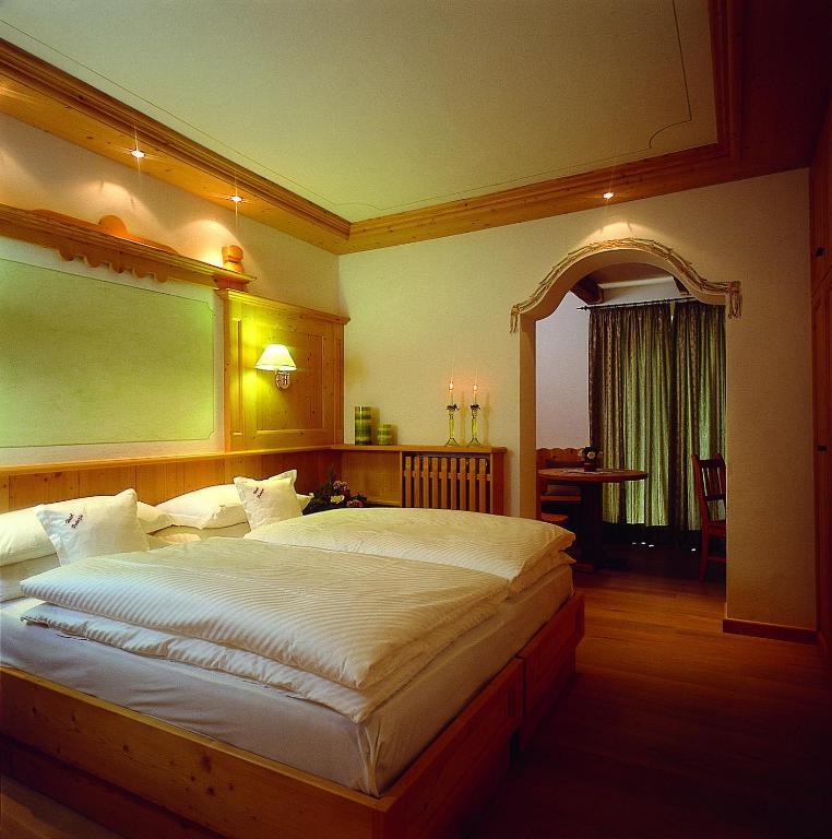 Standard Double or Twin Room with Balcony,394644927:JPEG