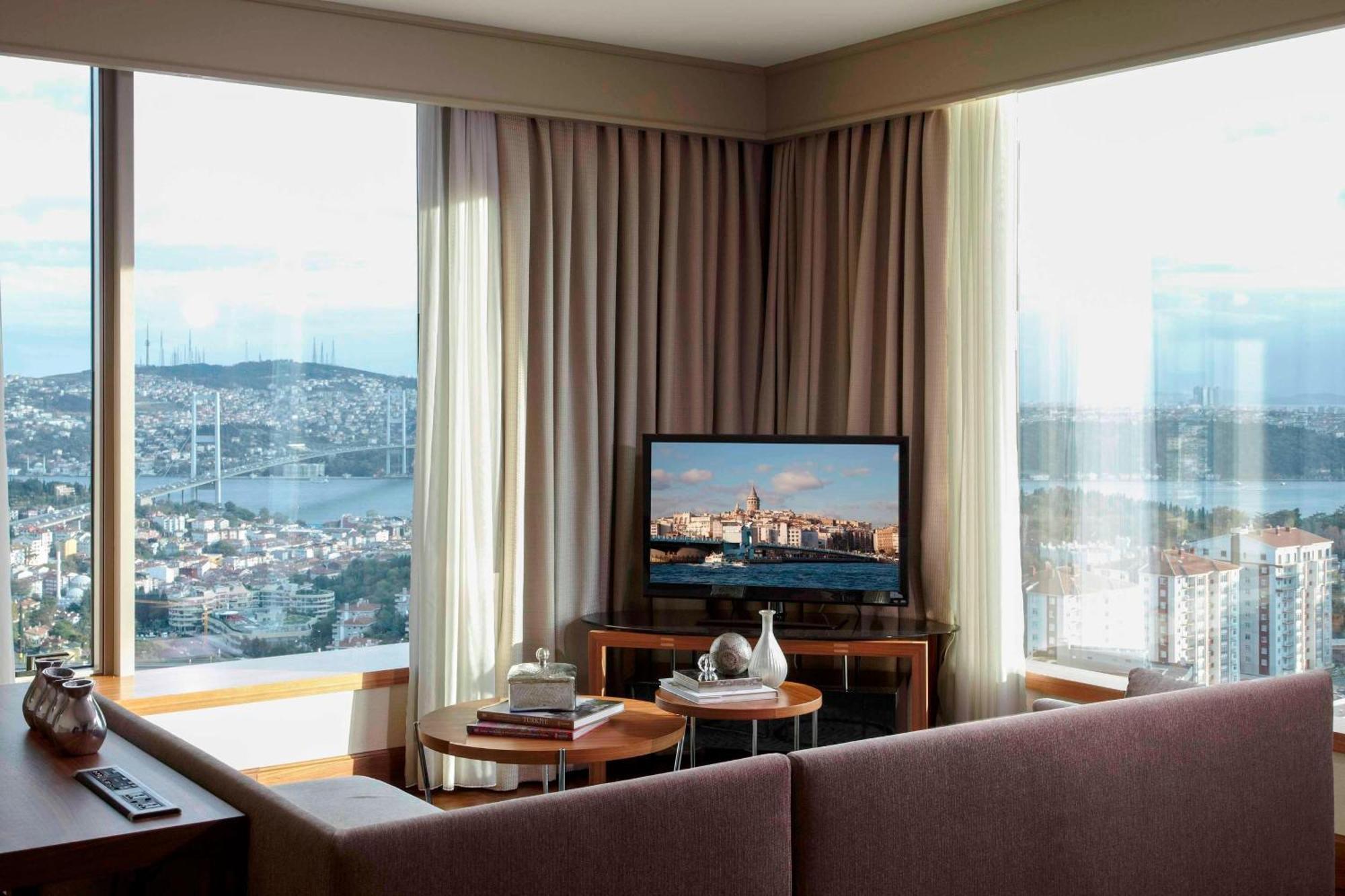 Corner Suite Bosphorus View With Lounge Access,670044783:JPEG