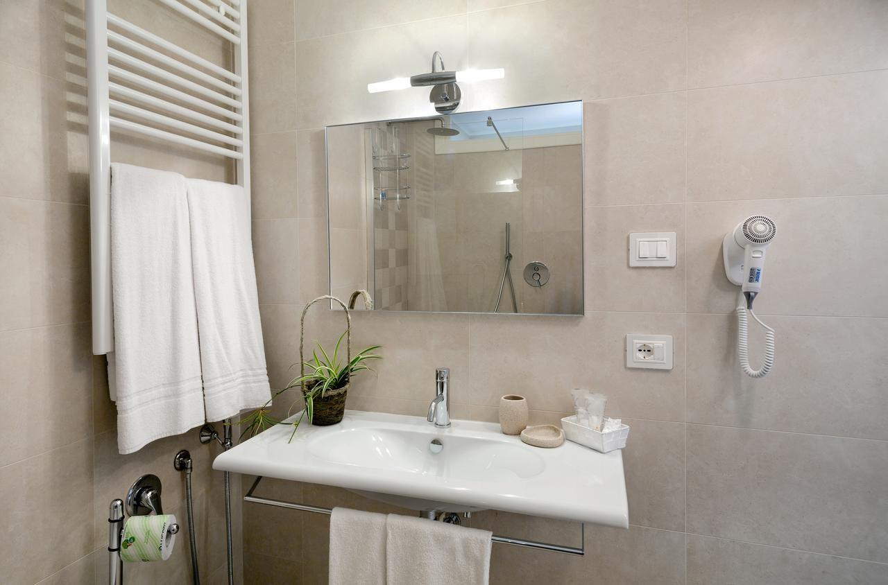 Suite,664545336:JPEG