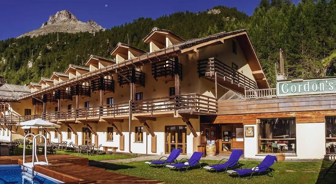 Chalet Du Lys Hotel & Spa-1