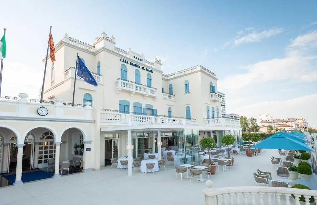 Casa Bianca Al Mare-1