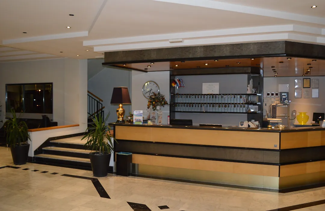 Canadian Hotel-1
