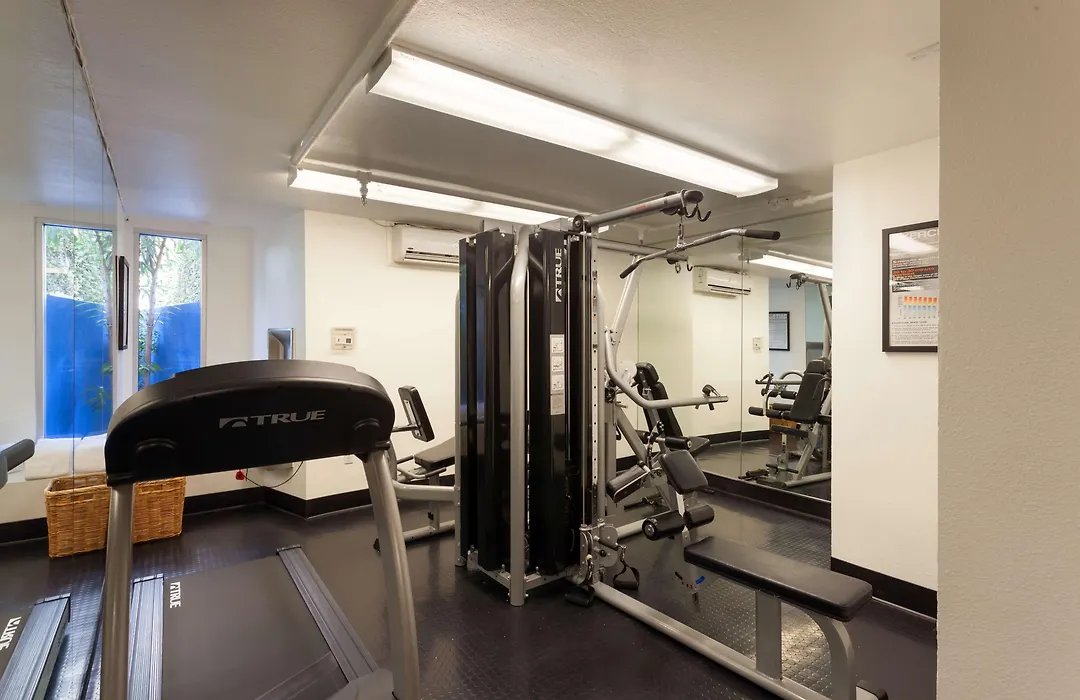 Ramada Plaza By Wyndham West Hollywood Hotel & Suites-1