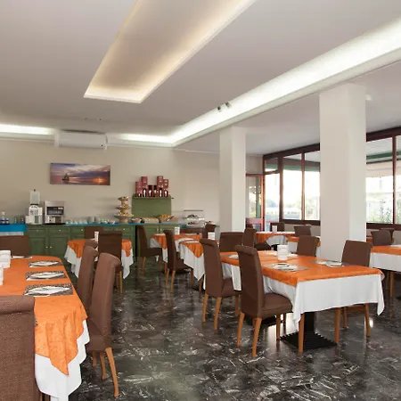 Ute Hotel-2