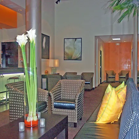 Ramada Plaza By Wyndham West Hollywood Hotel & Suites-2
