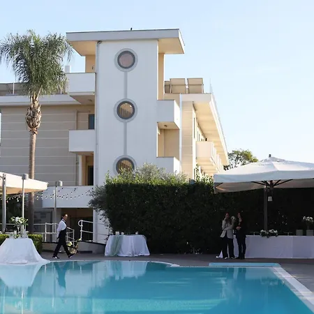 Hotel Premiere Pool & Resort-2