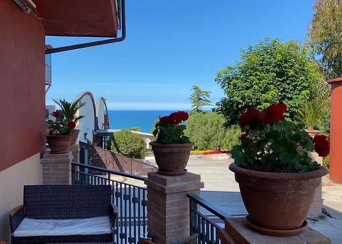 B&B: Vistamare Village