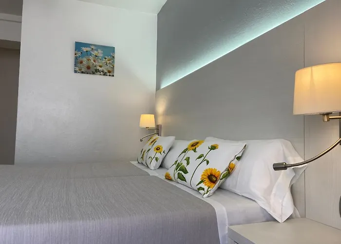 Hotel: Hostal Pitiusa