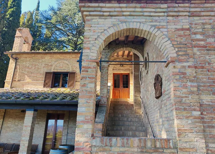 Hotel con tennis: Borgo La Torre alle Tolfe