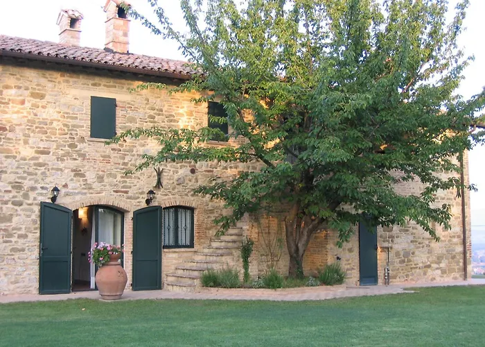 Villa con piscina: Azienda Agraria Montelujano
