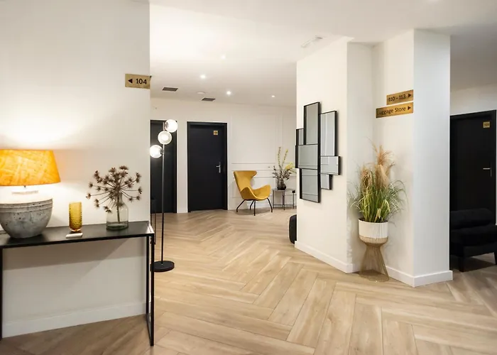 Hotel: Blanq Comedias