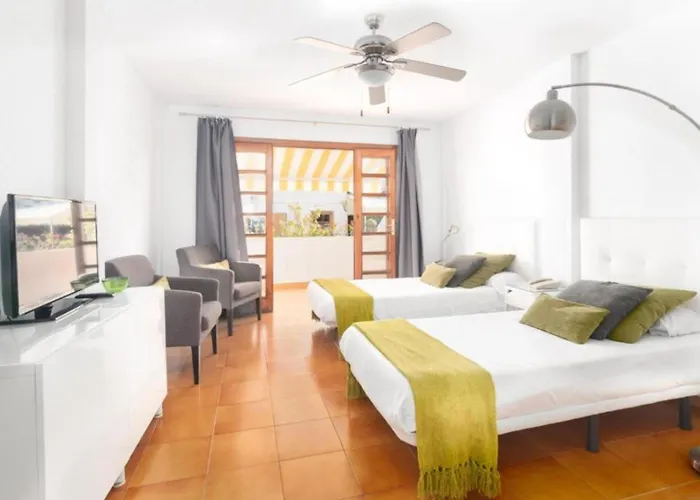Moderno Estudio Con Terraza Y Piscina En Costa Adeje