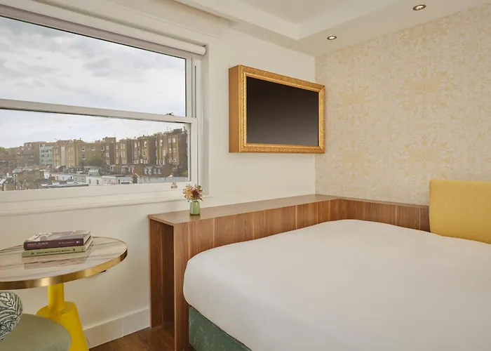 Hotel: The Cura Hotel Kensington, London, A Tribute Portfolio Hotel