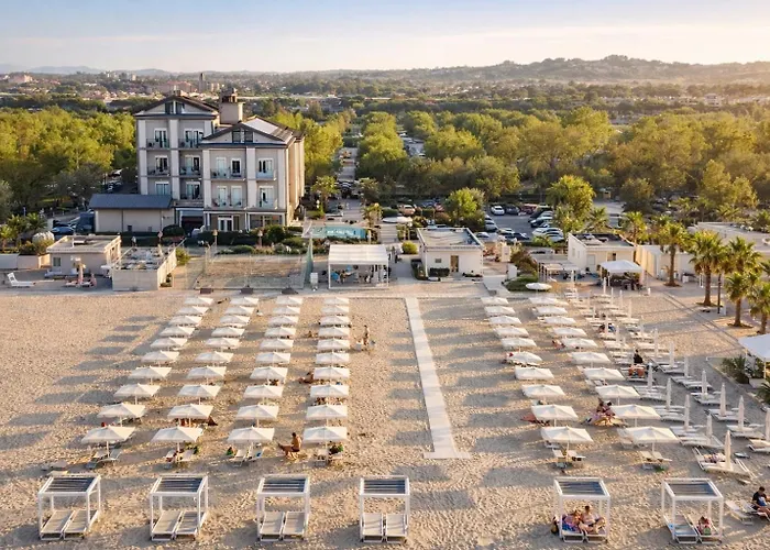 Liberty Beach - Parking & Beach